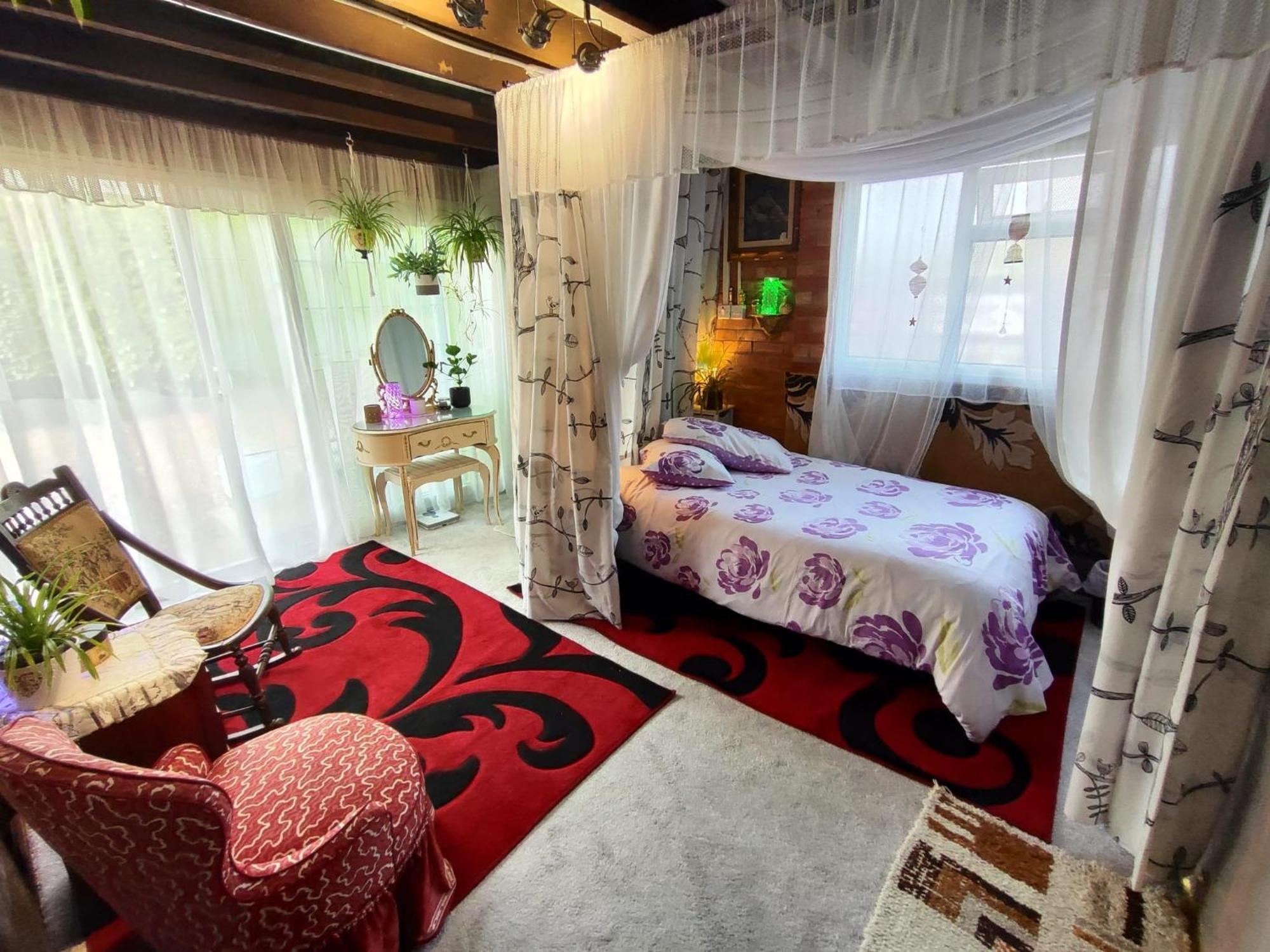 イースト・グリンステッド Jacaranda Bed & Breakfast エクステリア 写真