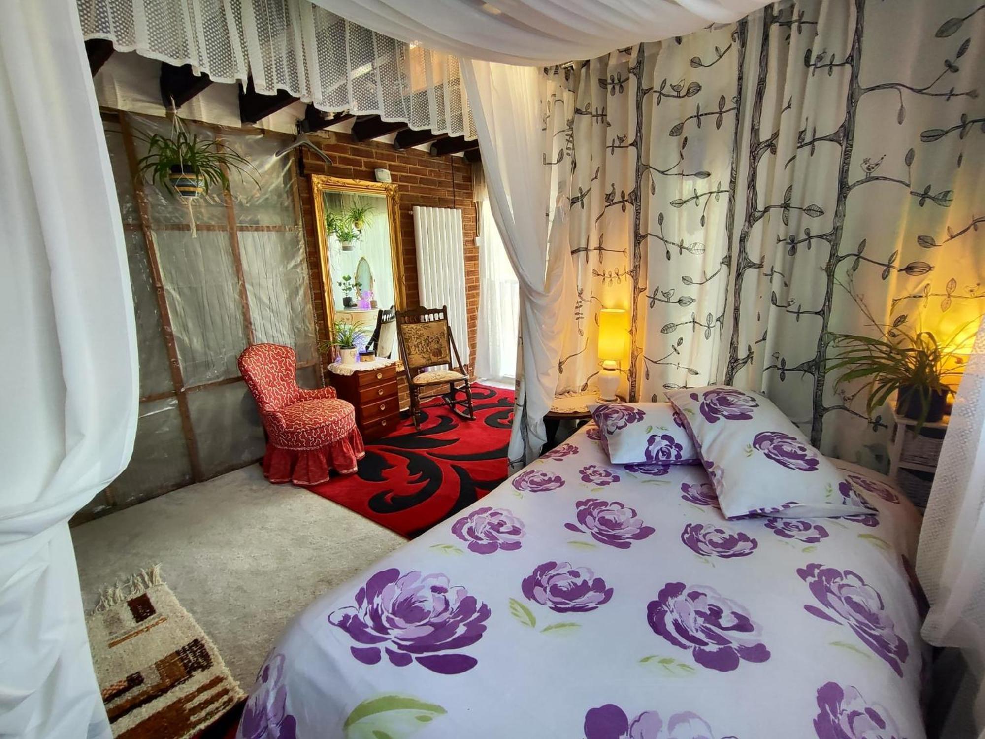 イースト・グリンステッド Jacaranda Bed & Breakfast エクステリア 写真